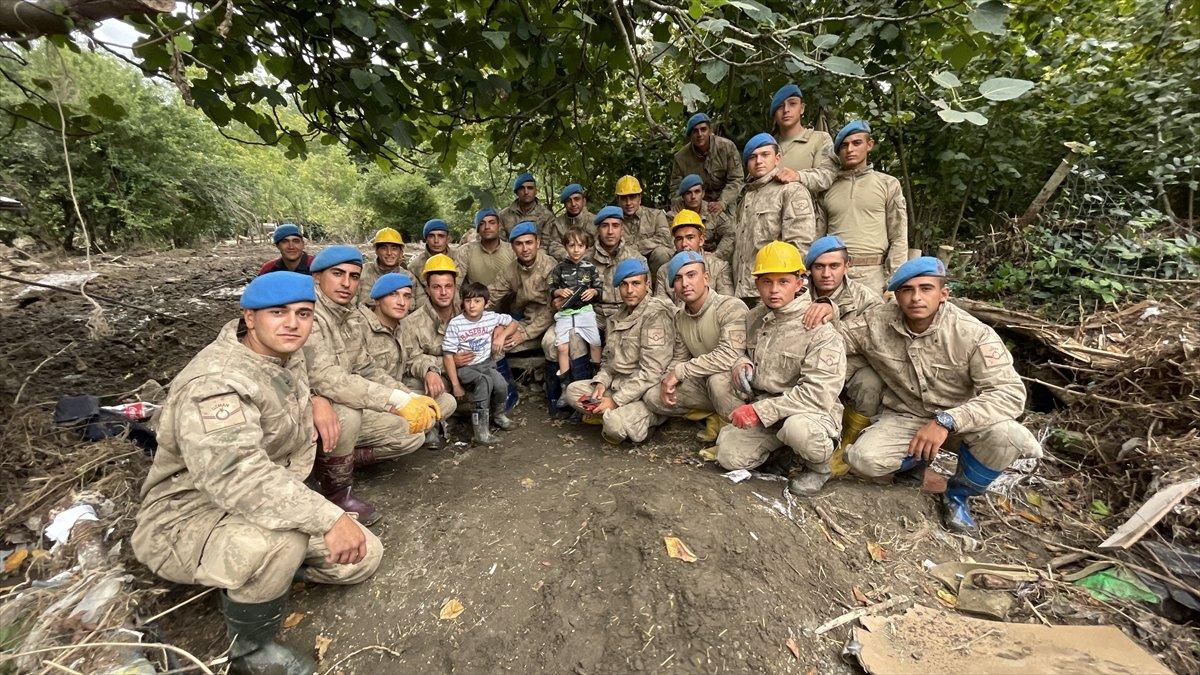 Kastamonu'da sel felaketinin yaraları, jandarmanın desteğiyle sarıldı