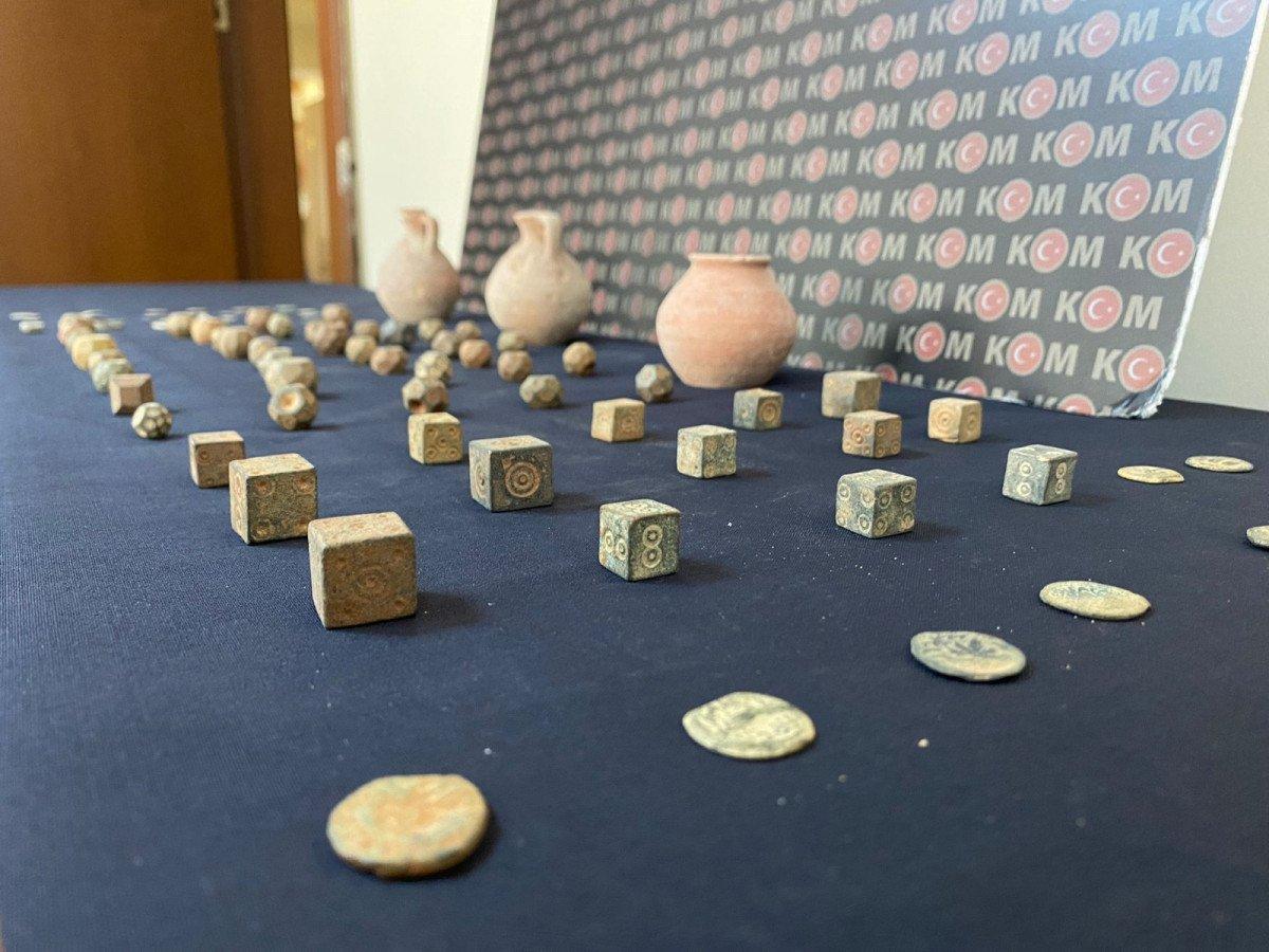 İstanbul’da tarihi eser kaçakçılarına operasyon, polis kamerasında