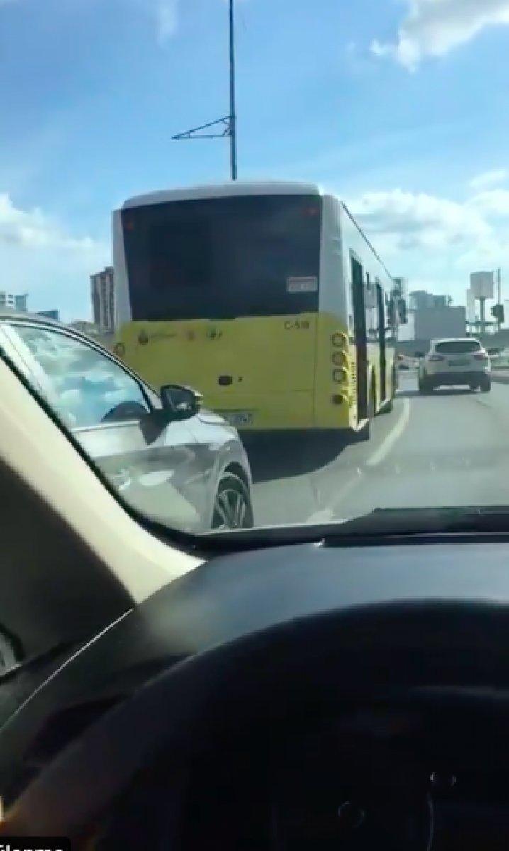 İstanbul'da arızalanan İETT, trafiği kilitledi