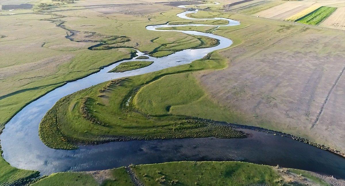 Kars'taki menderesler her mevsim güzelliğiyle cezbediyor