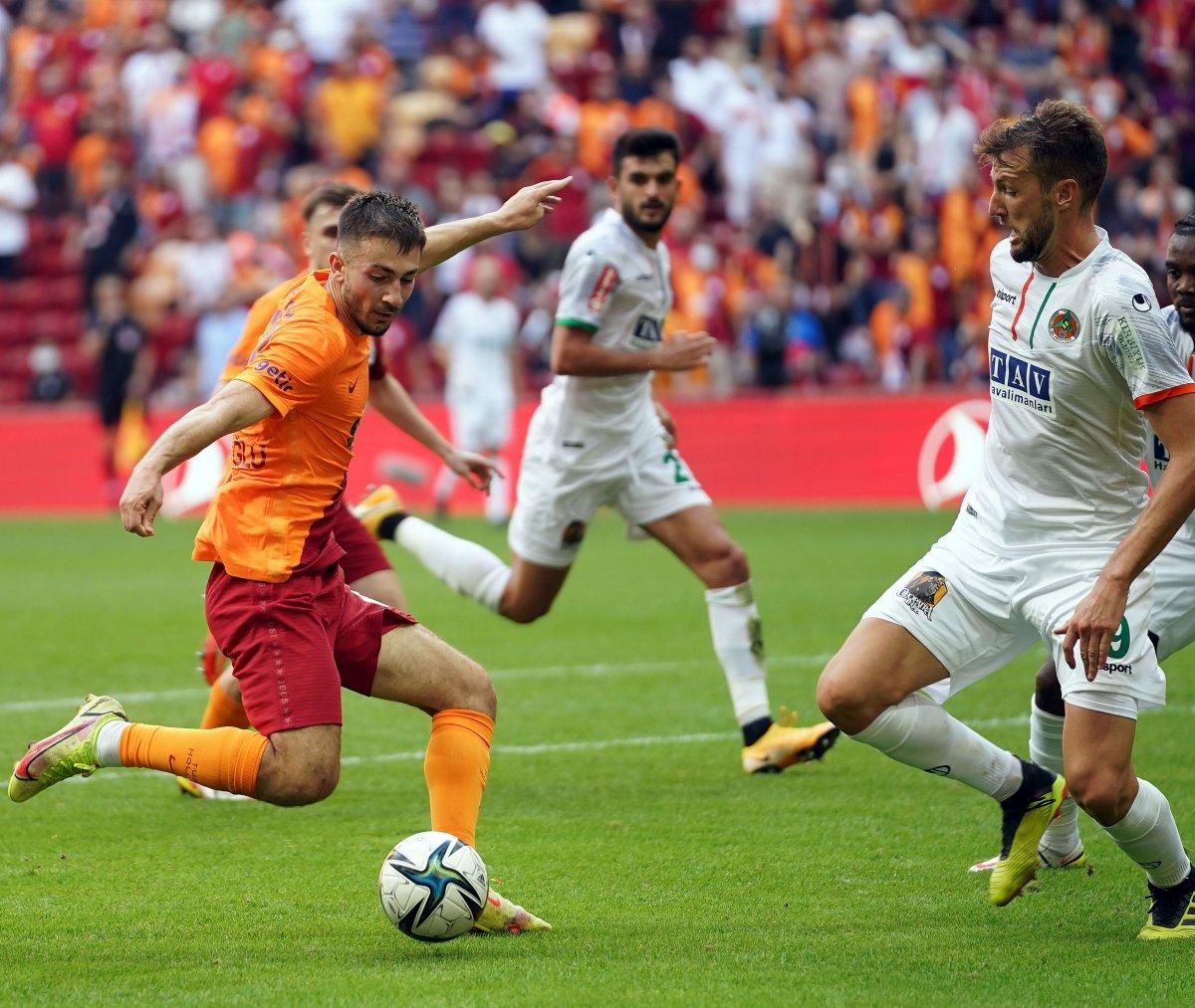 Galatasaray, Alanyaspor'a mağlup oldu.