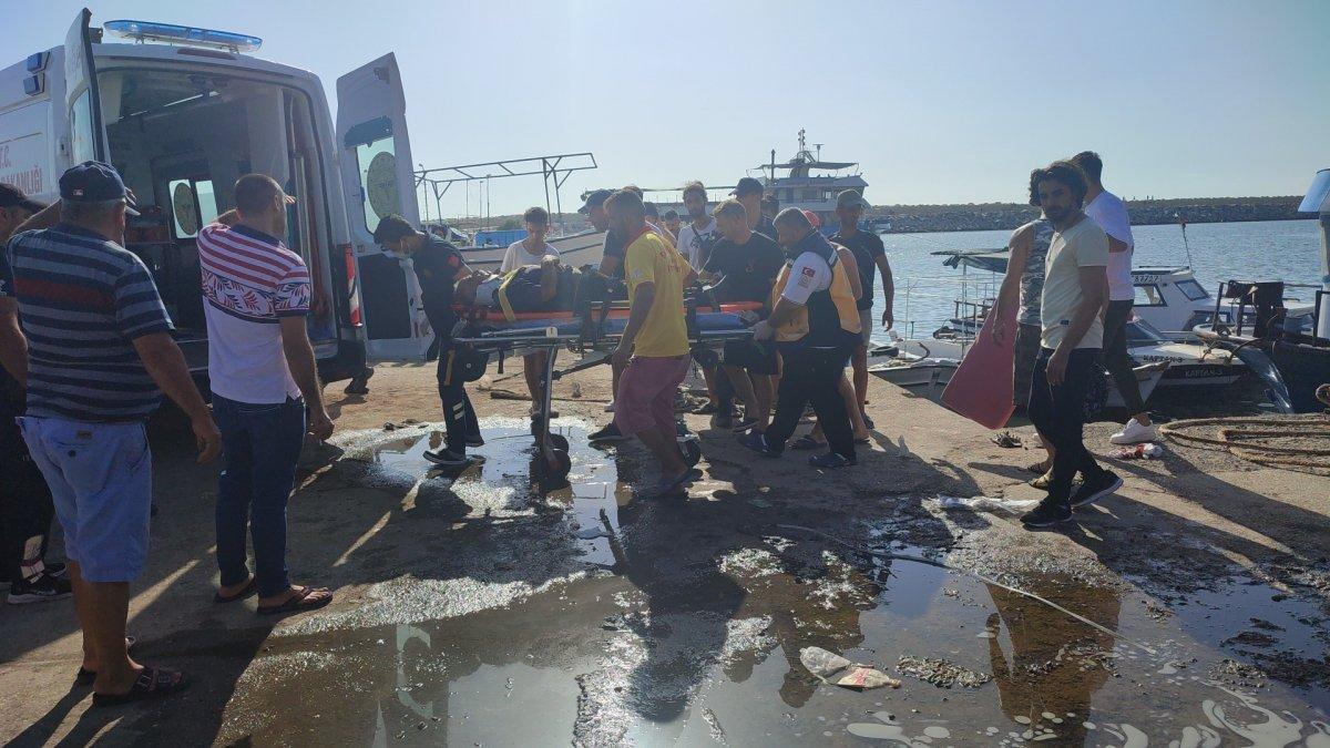 Hatay’da, limana tekne indiren vincin bomu kırıldı