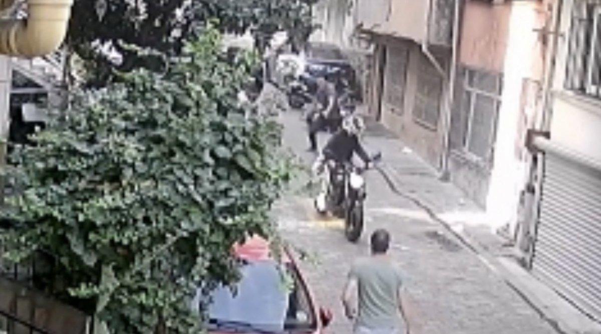 Kağıthane’de Türkmenistan uyruklu kurye, gaspçıların saldırısına uğradı