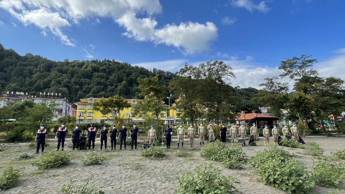 Kastamonu'da sel felaketinin yaraları, jandarmanın desteğiyle sarıldı
