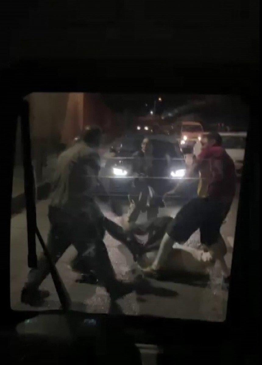 Pendik’te yol verme kavgasına tekmeler yumruklar konuştu