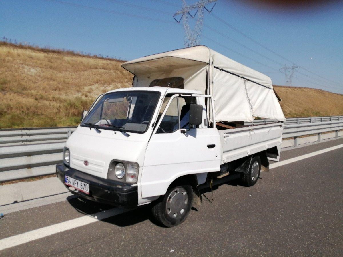 Tuzla’da kaza yapan cip sürücüsü, aracın içinde sıkıştı