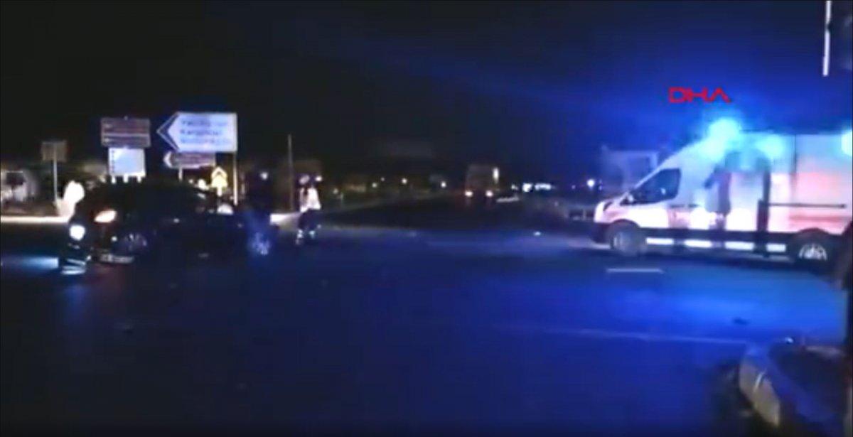 Gaziantep’te 2 otomobil kavşakta çarpıştı: 2 yaralı