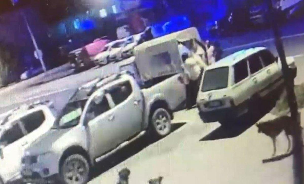 Artvin'de köpeklerin boynuna ip takıp toplayan personele işlem yapıldı