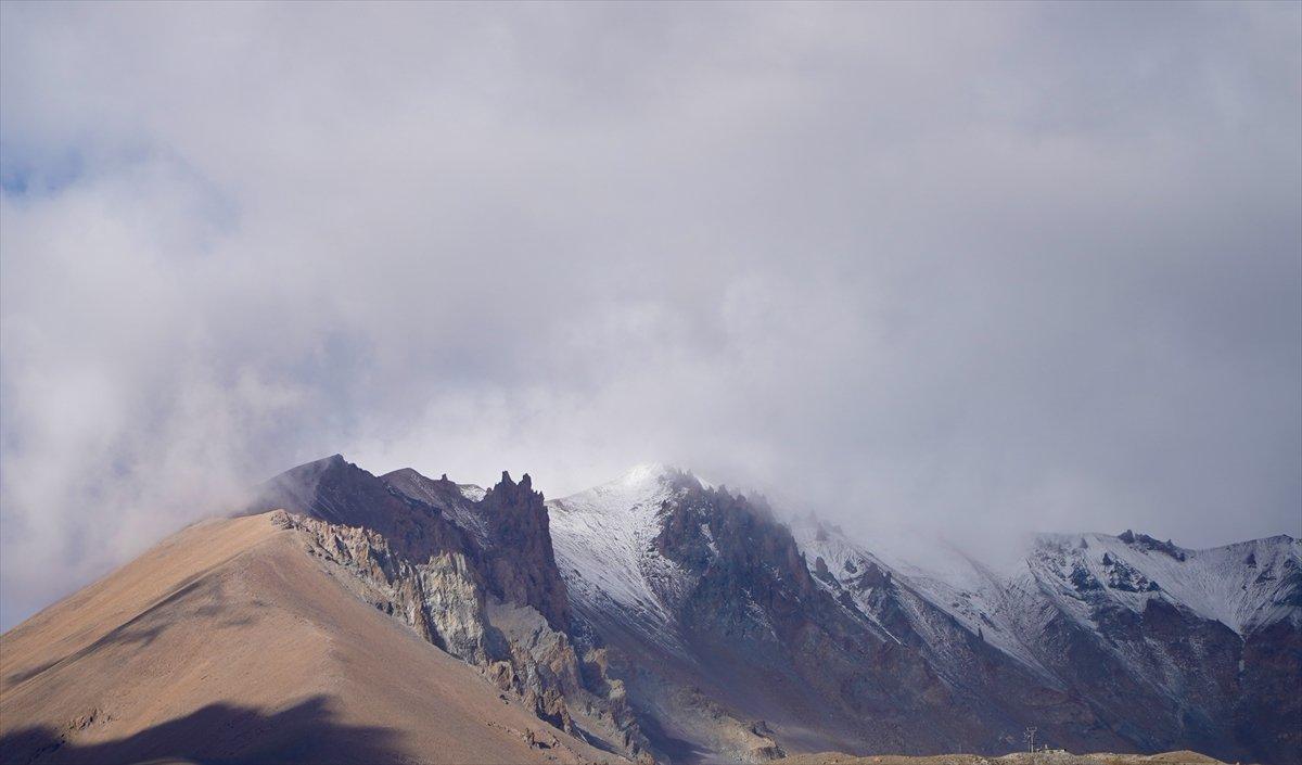 Erciyes beyaz örtüyle kaplandı