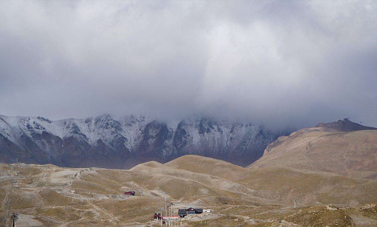 Erciyes beyaz örtüyle kaplandı