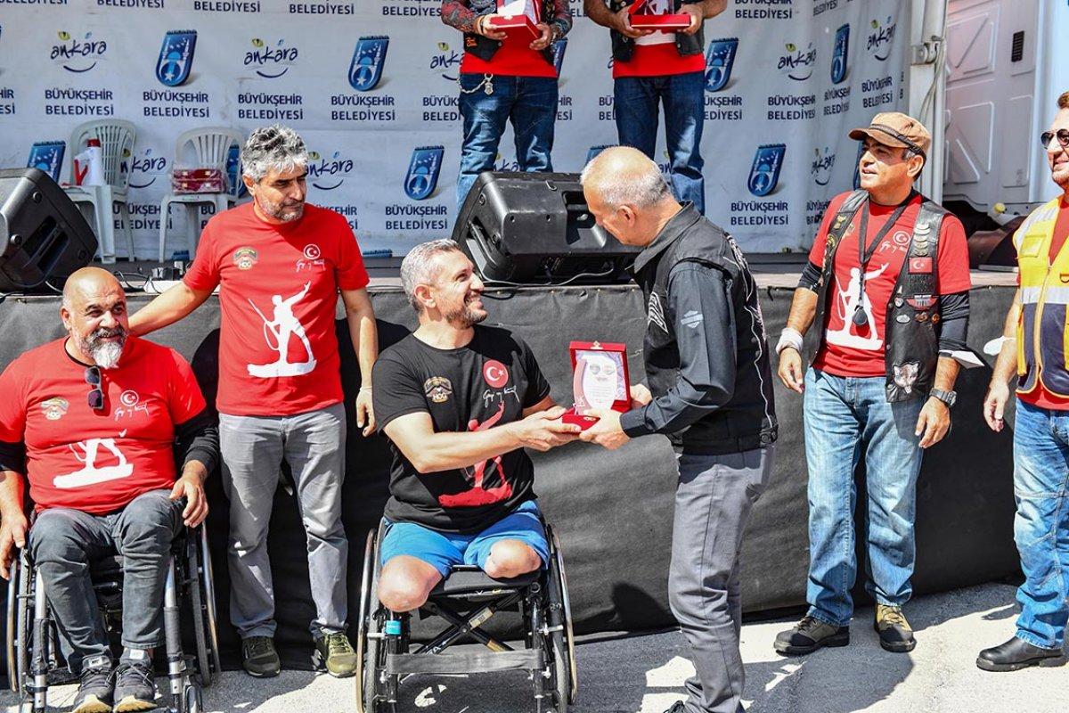 Ankara'da 400 motosiklet tutkunu, gaziler için tur attı