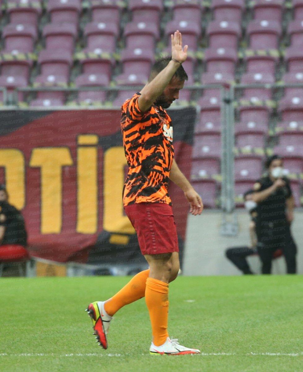 Galatasaraylı taraftarlardan Ömer Bayram'a tepki