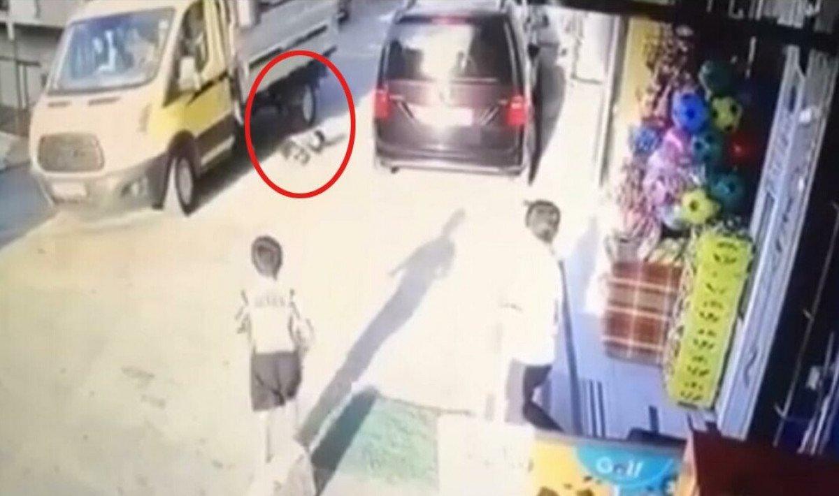 İzmir’de geri manevra yapan kamyonet, 5 yaşındaki çocuğu altına aldı