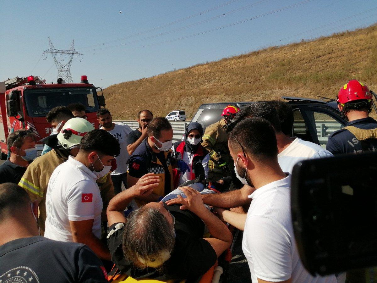 Tuzla’da kaza yapan cip sürücüsü, aracın içinde sıkıştı