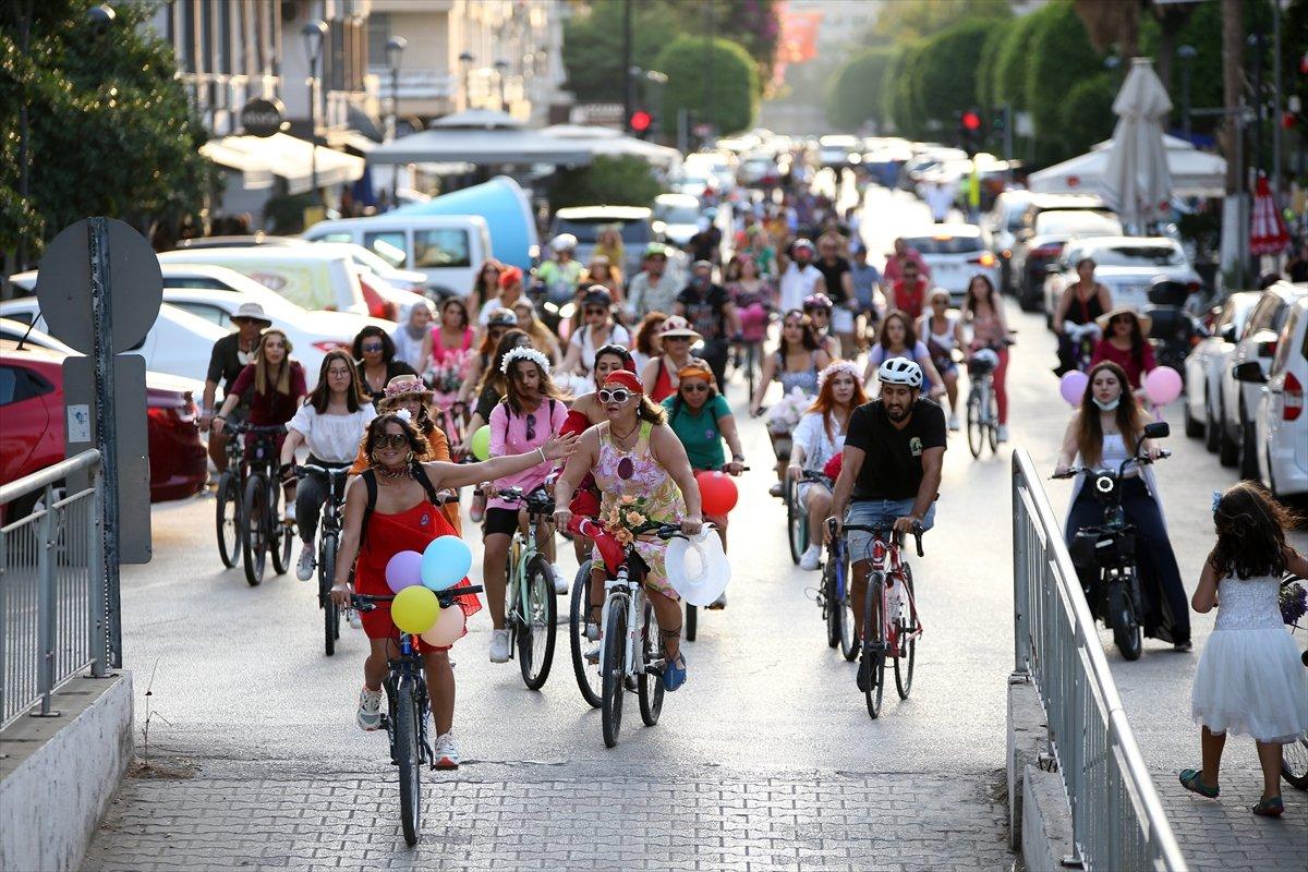 Türkiye'nin dört bir yanında Süslü Kadınlar Bisiklet Turu düzenlendi