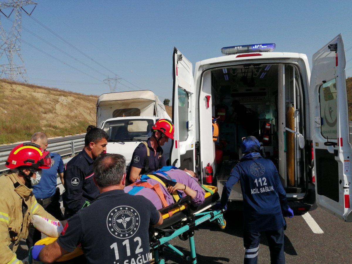 Tuzla’da kaza yapan cip sürücüsü, aracın içinde sıkıştı