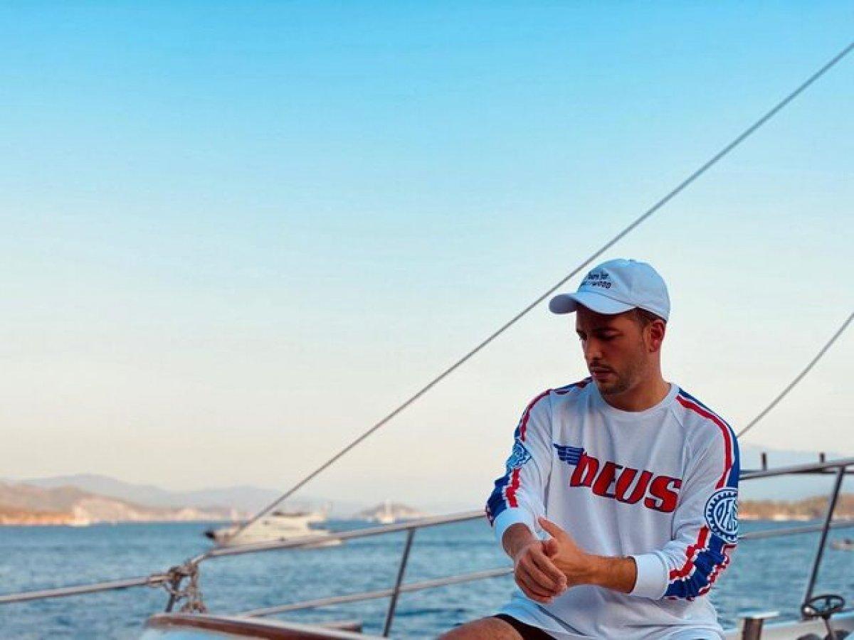 Demet Özdemir ile Oğuzhan Koç teknede tatil yapıyor