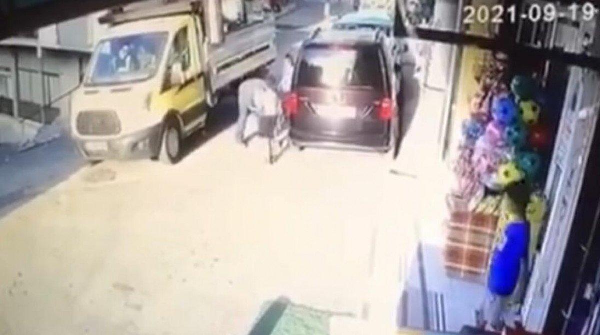 İzmir’de geri manevra yapan kamyonet, 5 yaşındaki çocuğu altına aldı