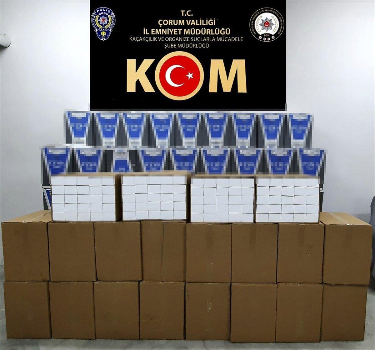 Çorum’da, 2 araçtan 1 milyondan fazla kaçak makaron çıktı