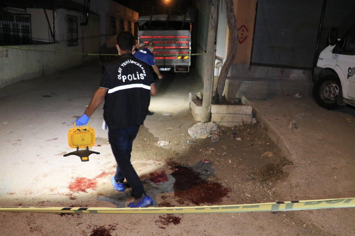 Adana'da iki husumetli silahla birbirine ateş etti