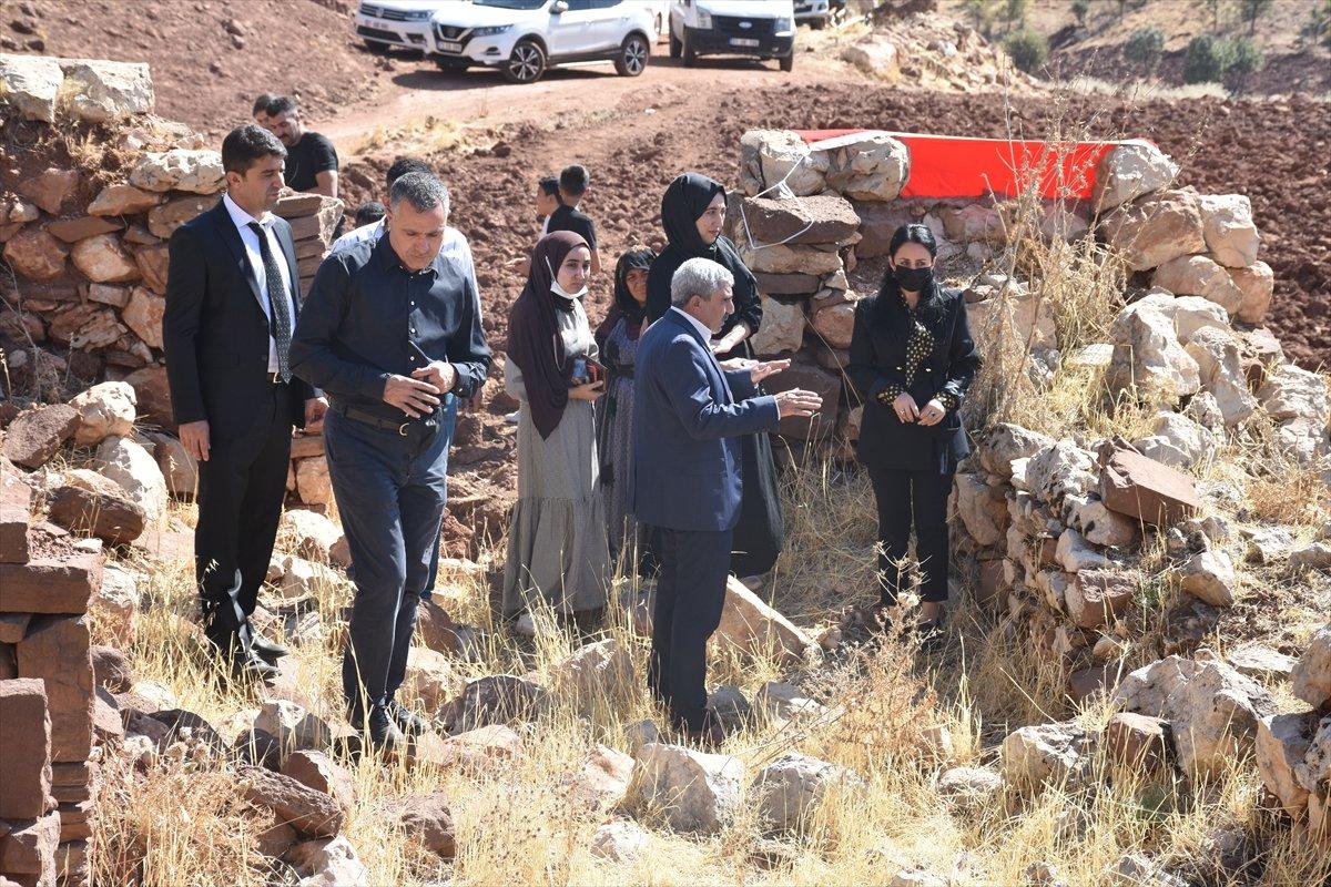 Şırnak’ta, PKK’nın 12 kişiyi katlettiği eve Türk bayrağı asıldı