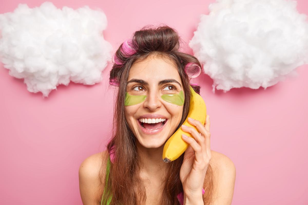 Muz kabuğunu cilde uygulamanın 4 farklı yolu