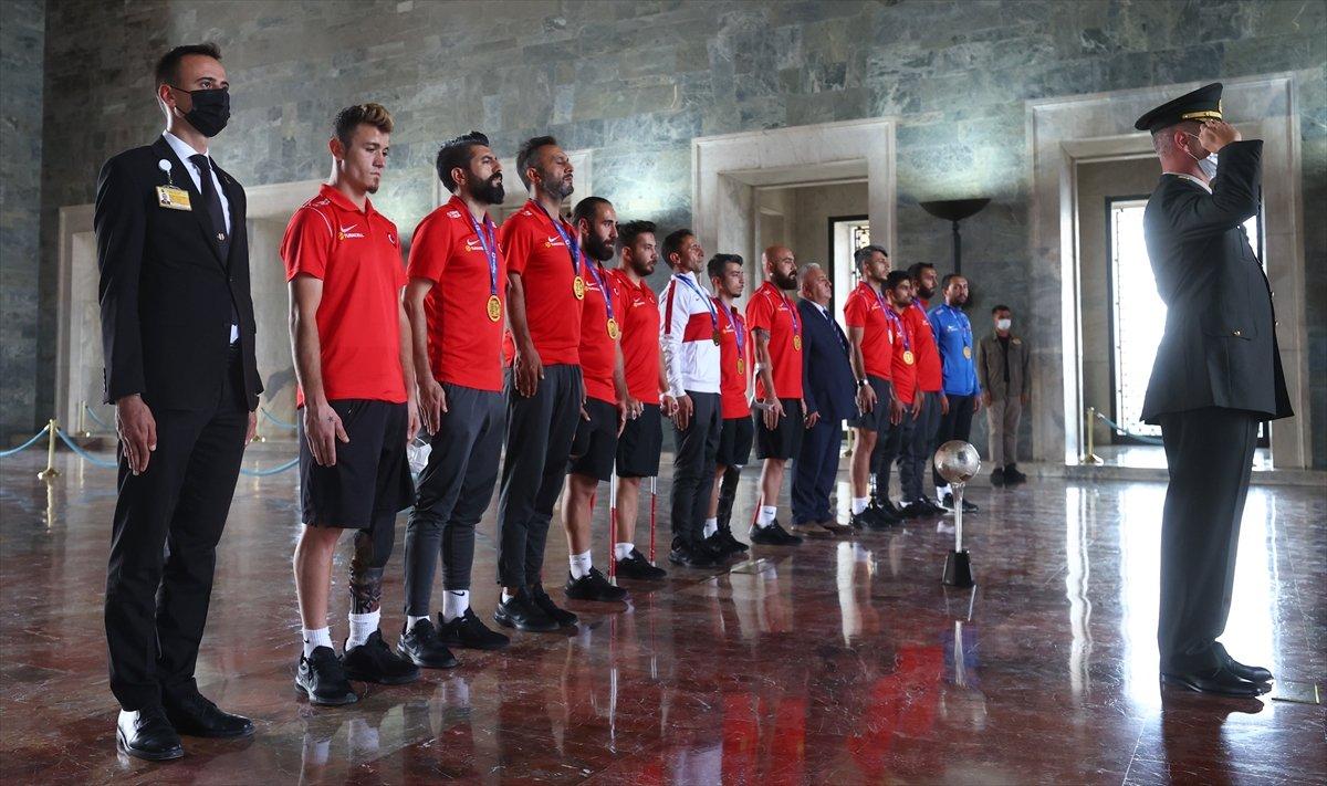 Ampute Futbol Milli Takımı, Anıtkabir'i ziyaret etti