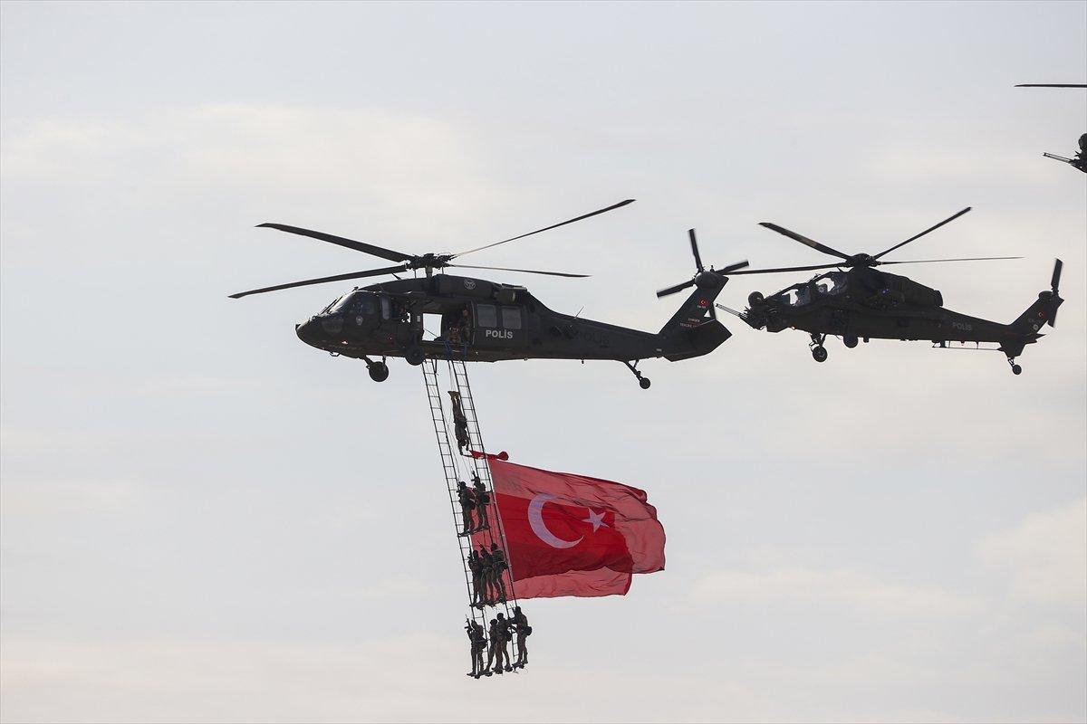 TEKNOFEST'e özel gökyüzünde gösteri