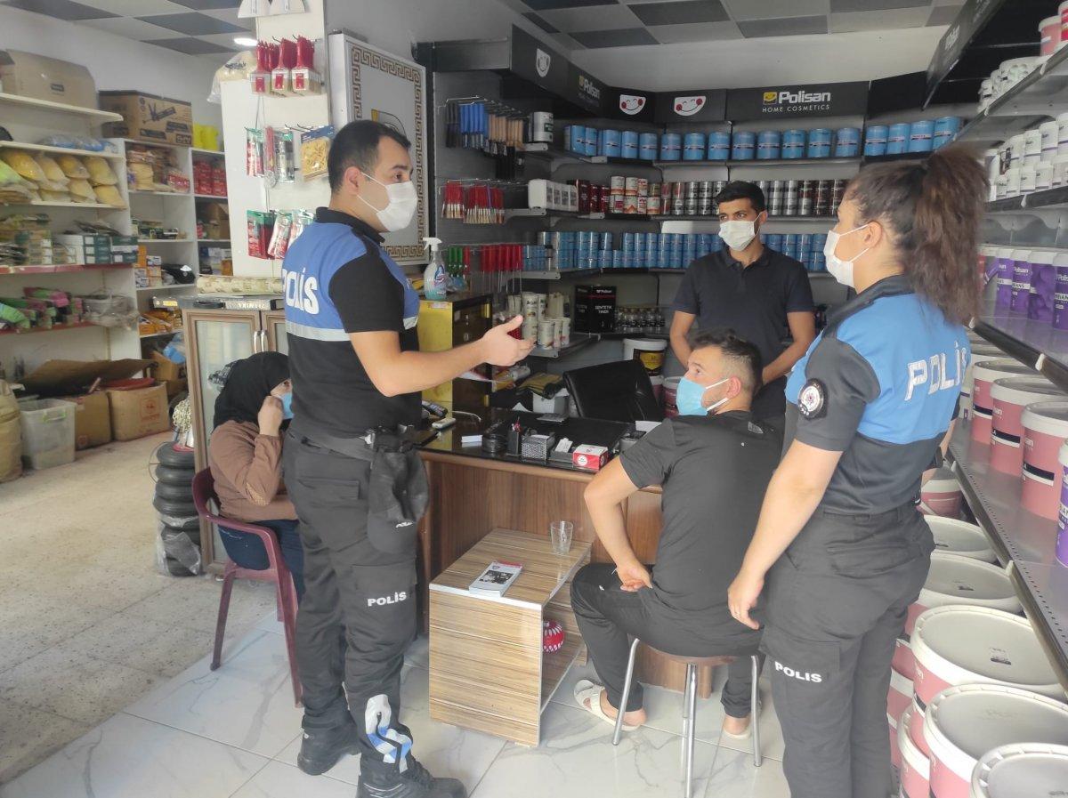 Cizre’de polis halkla kaynaşıyor