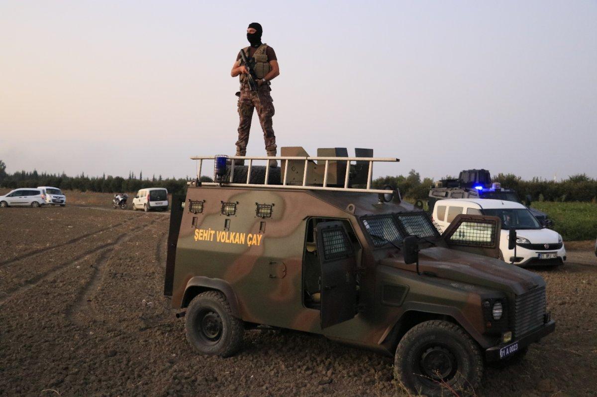 Adana'da polislere ateş açan şüpheliler tarlada yakalandı