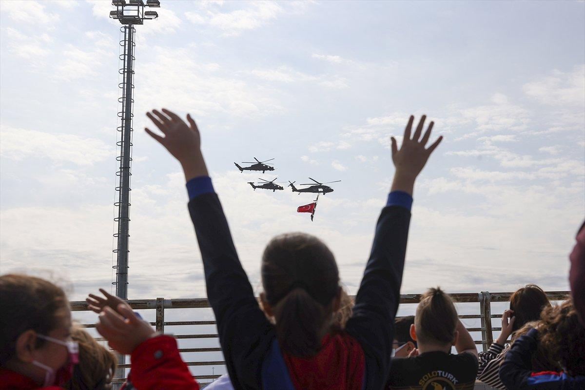 TEKNOFEST'e özel gökyüzünde gösteri