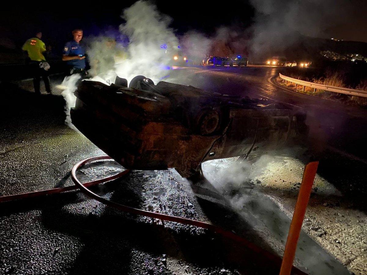 Aydın'da kaza yapan otomobil alev alev yandı