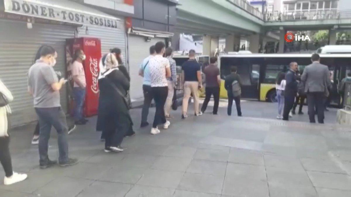 Şirinevler'de metrelerce uzanan otobüs kuyruğu kamerada