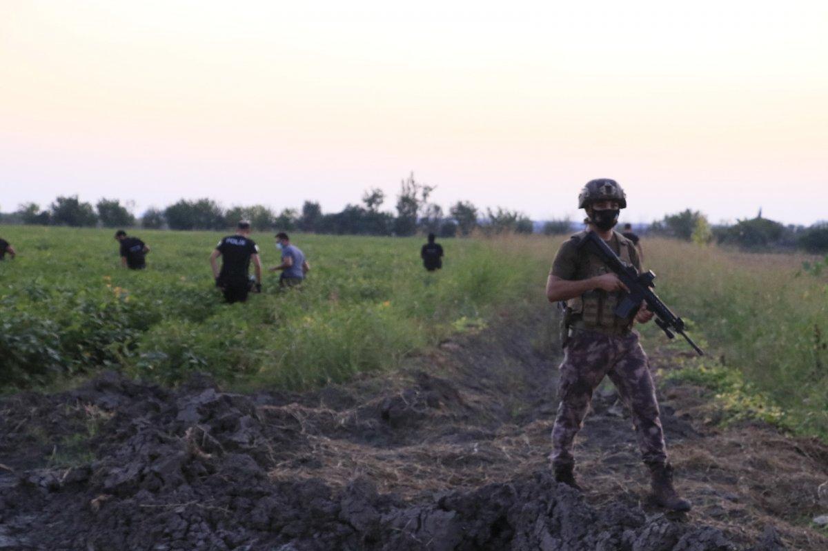 Adana'da polislere ateş açan şüpheliler tarlada yakalandı