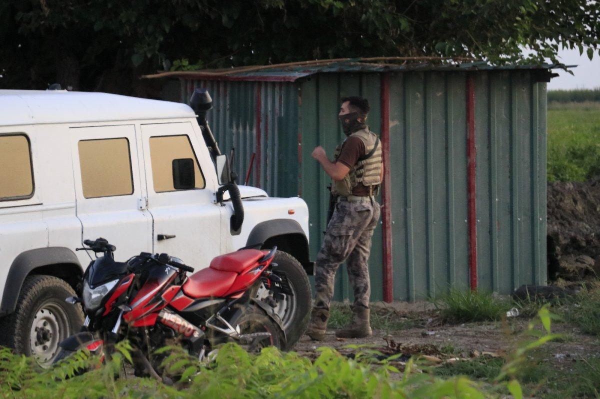 Adana'da polislere ateş açan şüpheliler tarlada yakalandı