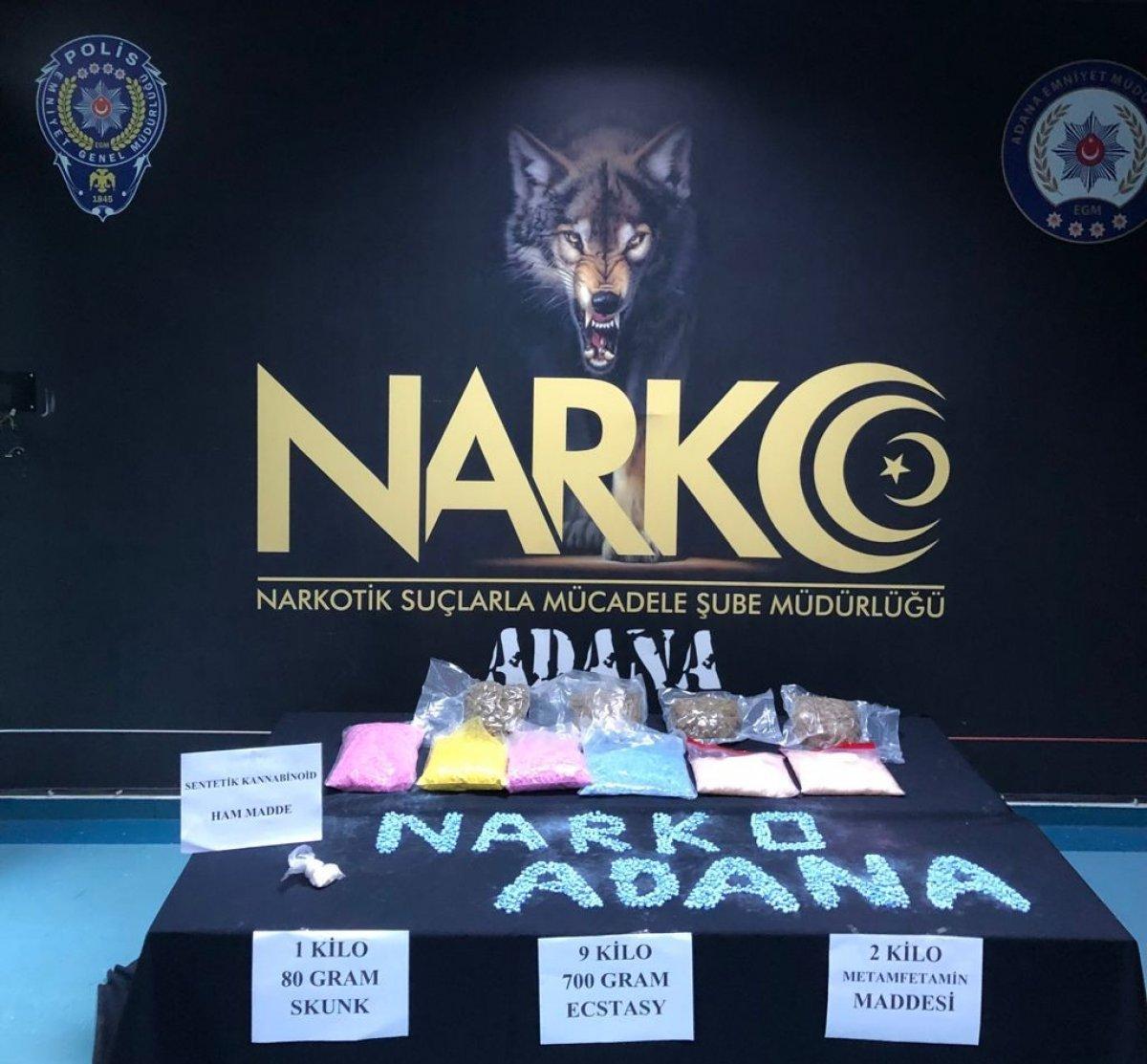 Adana'da polis, Narkotik köpeğiyle 9 kilo uyuşturucu yakaladı