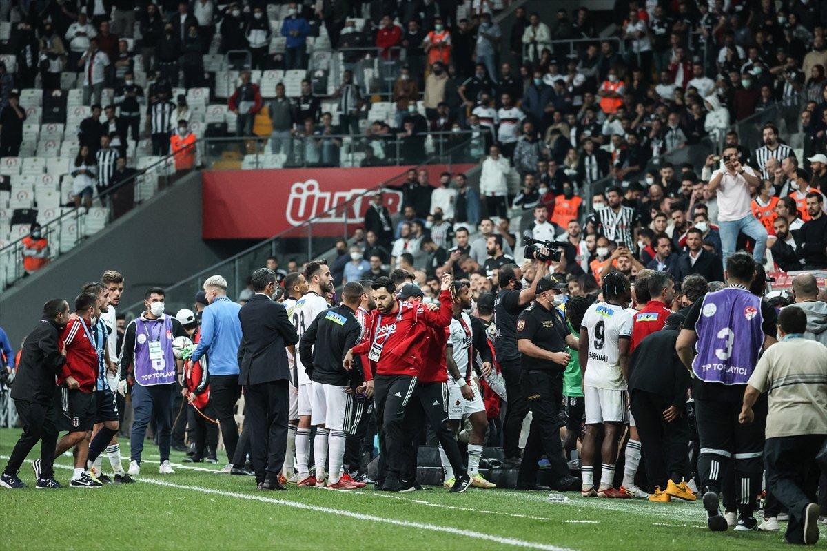 Mario Balotelli'den, Sergen Yalçın'a hareket