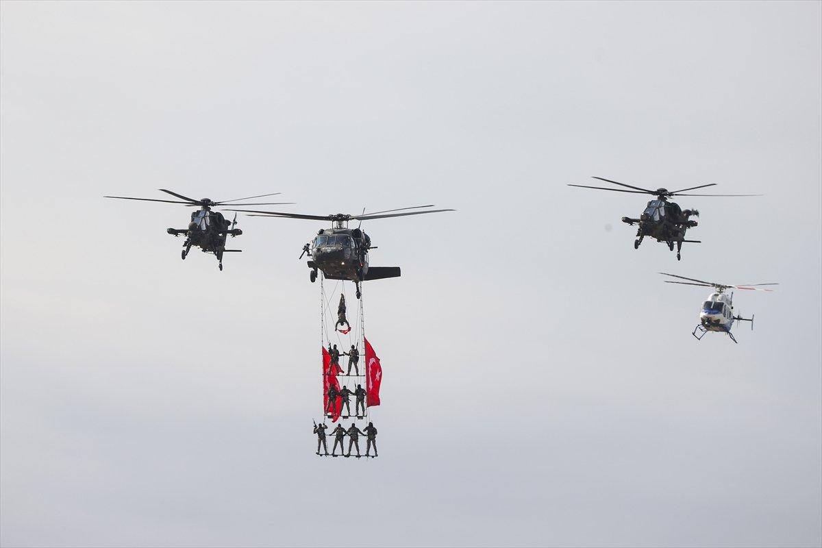 TEKNOFEST'e özel gökyüzünde gösteri