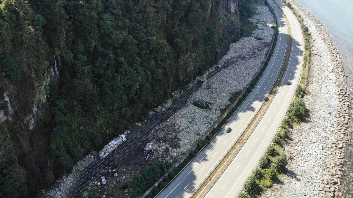 Artvin’deki çöp duvarı, vatandaşların tepkisini çekti