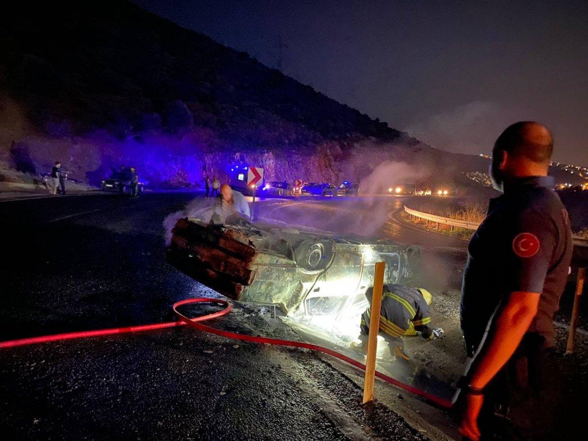 Aydın'da kaza yapan otomobil alev alev yandı