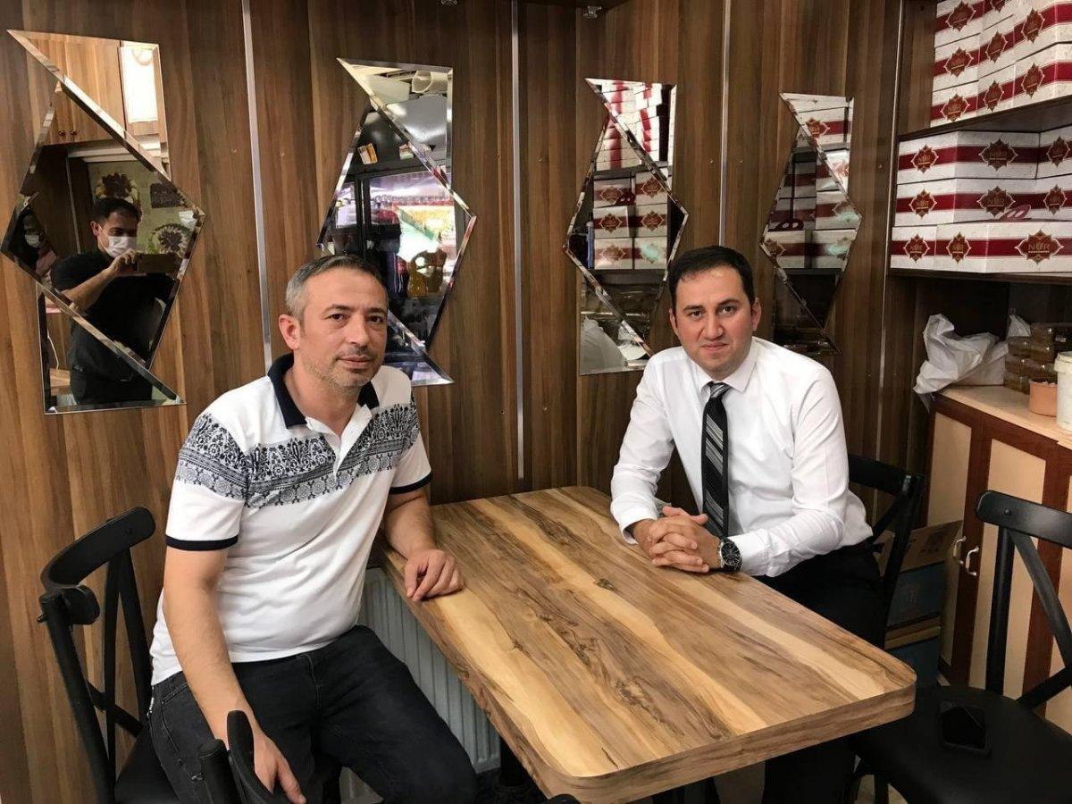 Afyonkarahisar'da halk arasına karışan kaymakam herkesin sevgilisi oldu