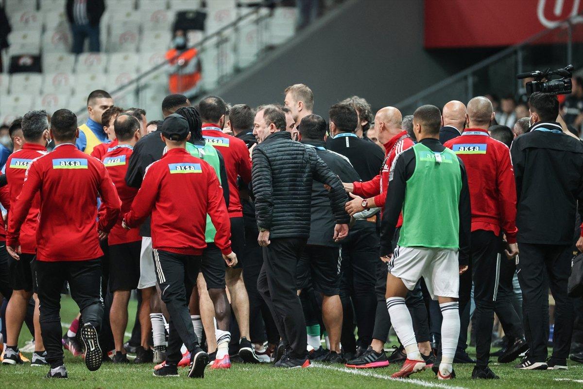 Sergen Yalçın: Stefan Kuntz önce saçmaladı, sonra toparladı