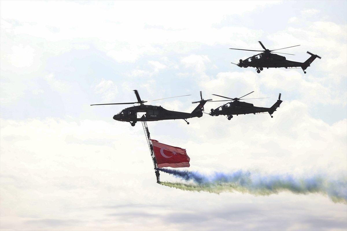 TEKNOFEST'e özel gökyüzünde gösteri