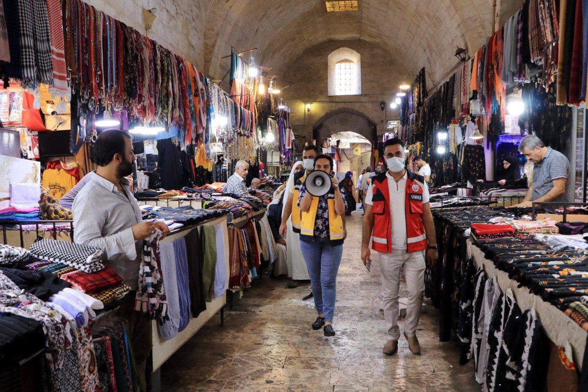 Kırmızı kategorideki Şanlıurfa’da, sağlıkçılardan megafonlu aşı çağrısı