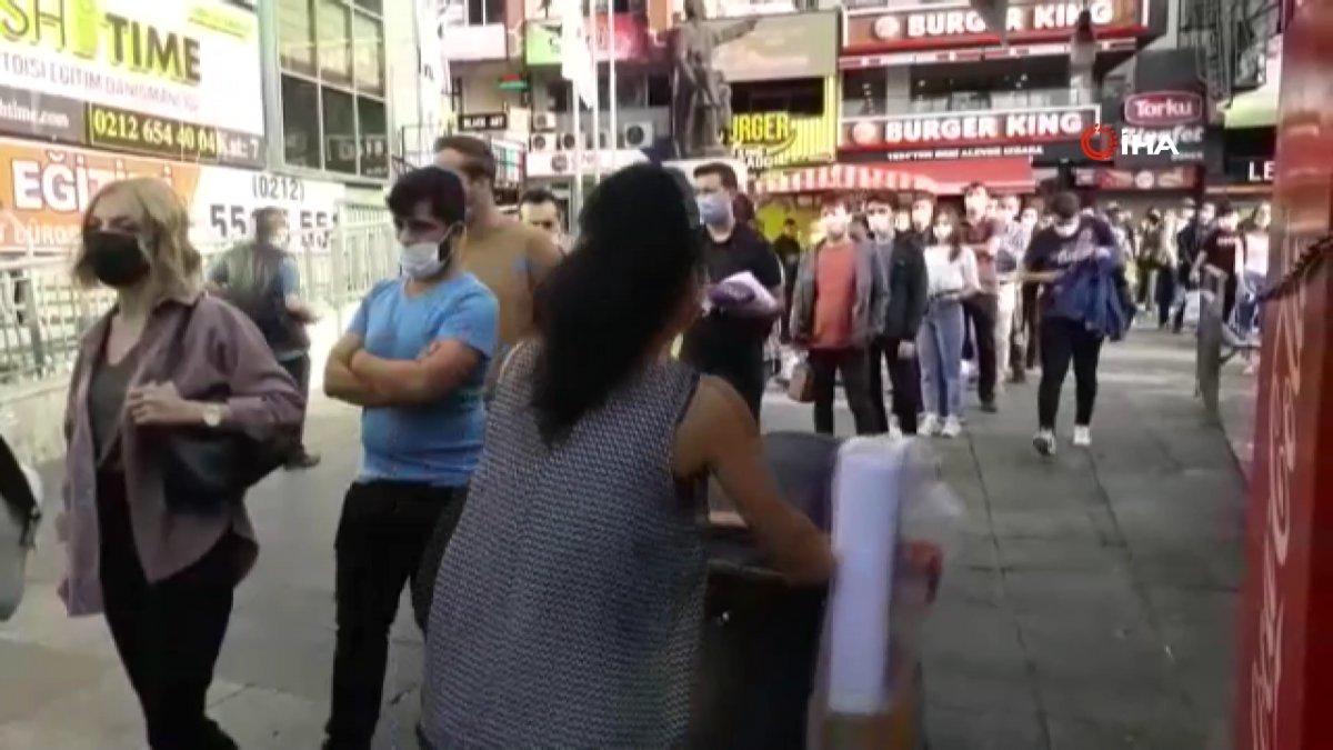 Şirinevler'de metrelerce uzanan otobüs kuyruğu kamerada