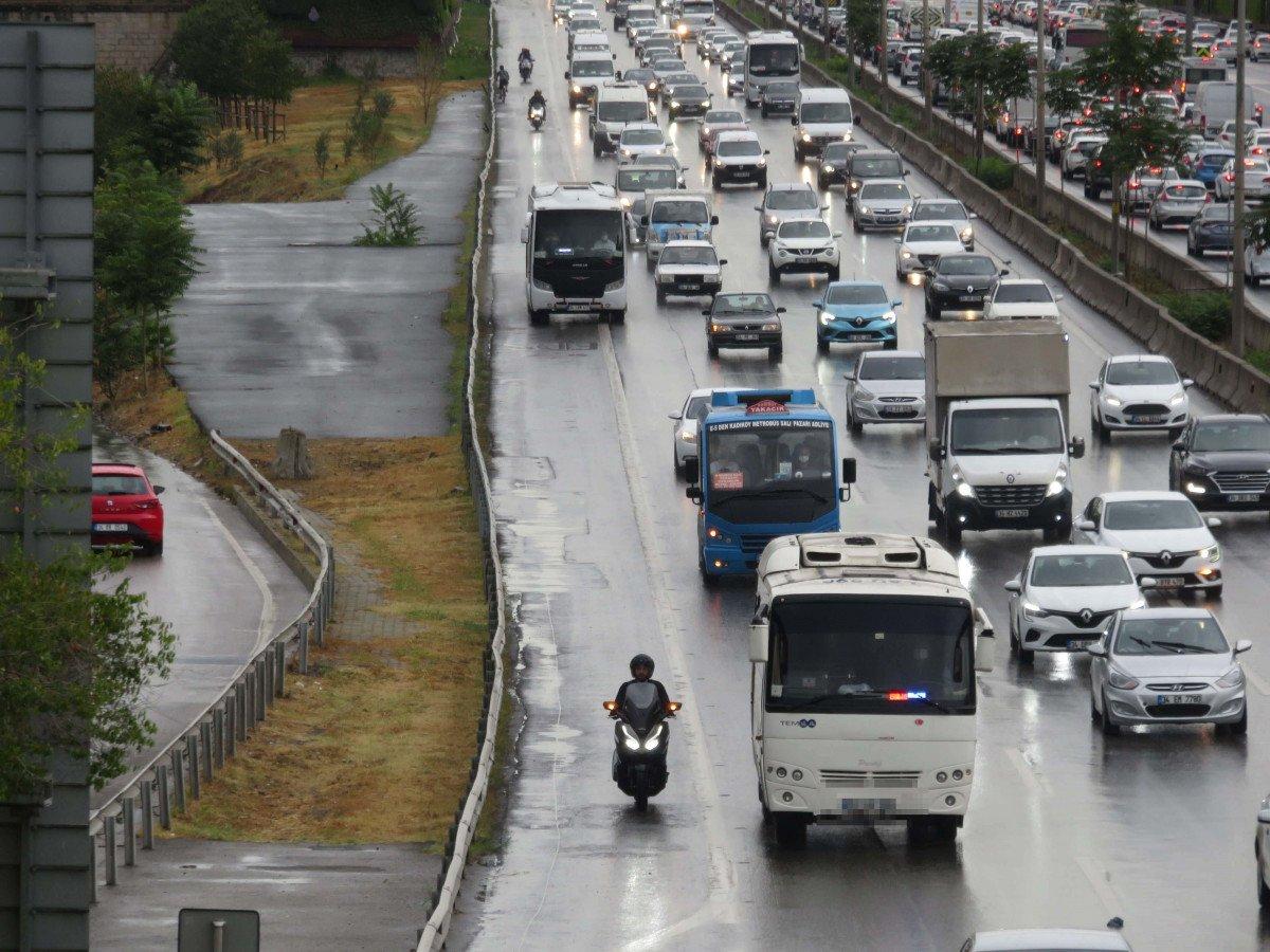 İstanbul'da sürücülerin yeni kabusu: Çakarlı minibüsler