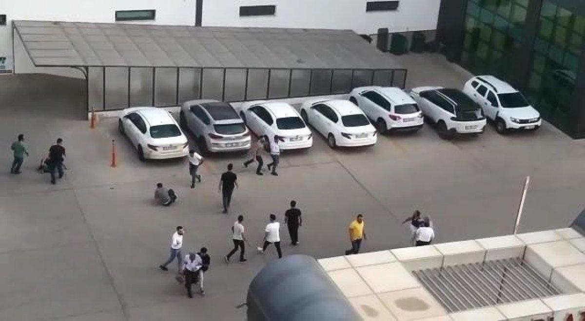 Diyarbakır'da otoparkta kavga: Sopa ve kürsülerle saldırdılar