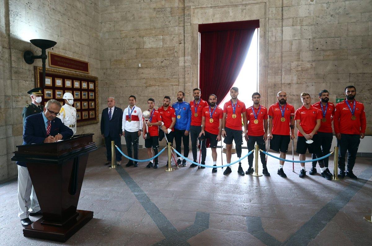 Ampute Futbol Milli Takımı, Anıtkabir'i ziyaret etti