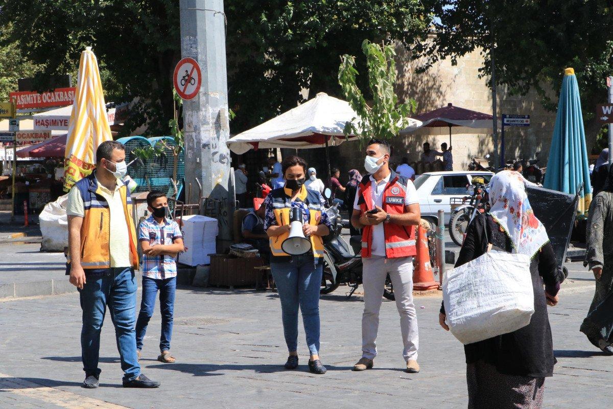 Kırmızı kategorideki Şanlıurfa’da, sağlıkçılardan megafonlu aşı çağrısı
