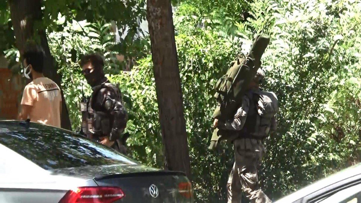 Diyarbakır’da PKK’lı terörist kaçarken kayalıklara düştü